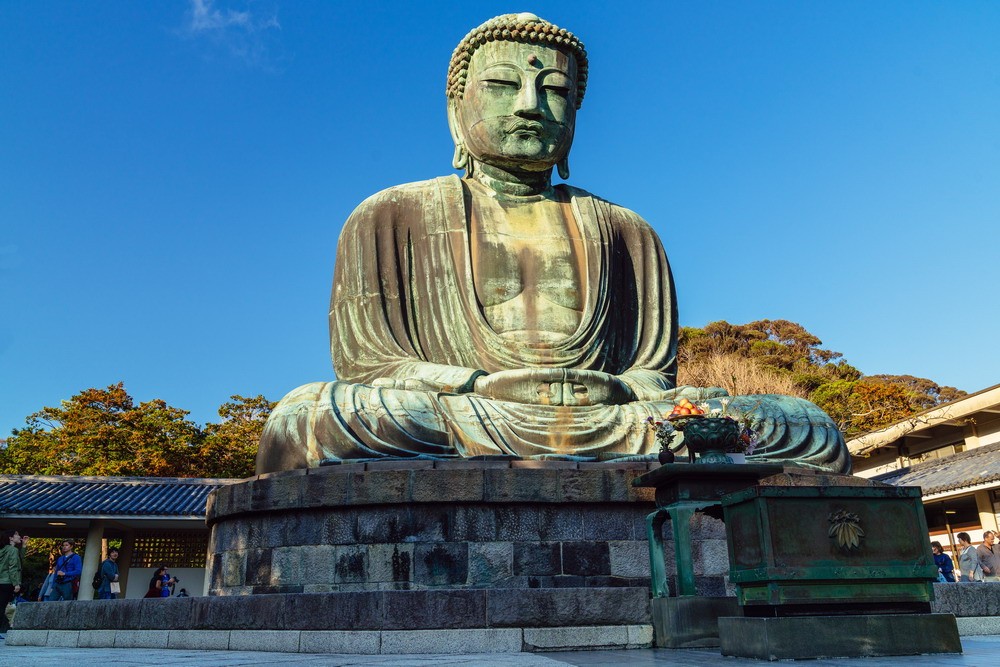 男命日柱食神，内向多情性格开朗