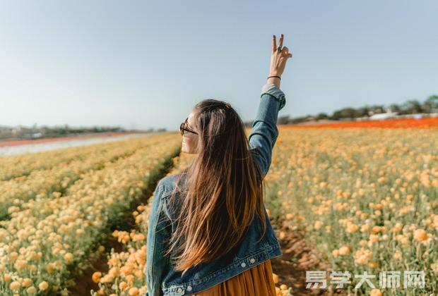 专题图片:手相研究：手掌感情线分叉好吗